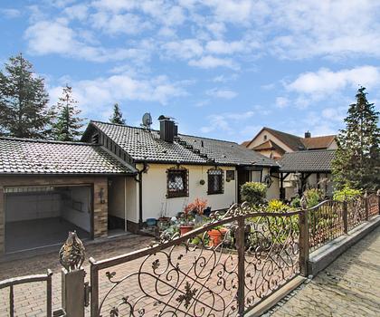 Einfamilienhaus mit Einliegerwohnung