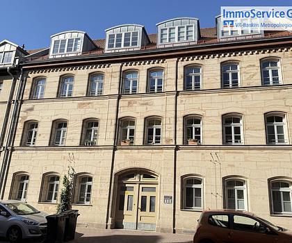 Vermietete 3-Zimmer-Erdgeschosswohnung mit Terrasse im denkmalgeschützten MFH