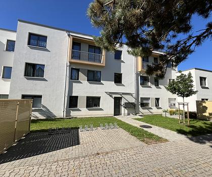 Koffer packen und einziehen!
Neuwertige 3-Zimmer - Erdgeschosswohnung in Roth