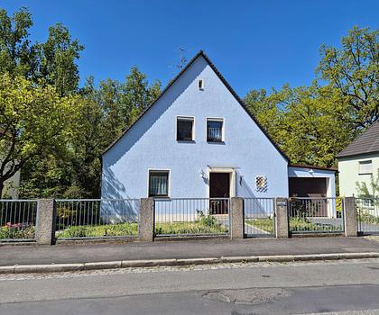 Wohnen am Wiesengrund – gepflegtes Familienhaus mit Wintergarten und Gartenidylle