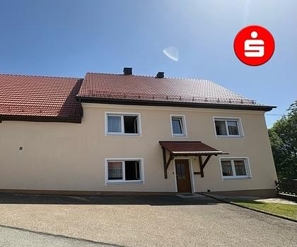 Großes EFH mit angrenzender Scheune und Nebengebäuden in Altdorf OT Eismannsberg