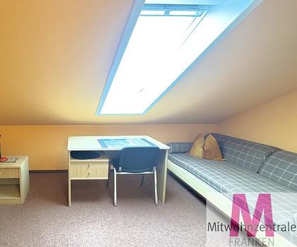 Großzügiges Zimmer mit Balkonzugang  ideal für Wochenendheimfahrer