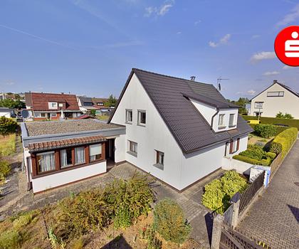 Doppelhaushälfte mit großem Garten und viel Potenzial zur individuellen Gestaltung