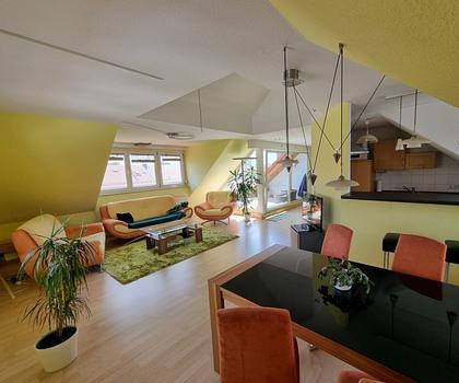 Oben Wohnen ...
Charmante Dachgeschoss- Wohnung mit sonniger Loggia ...