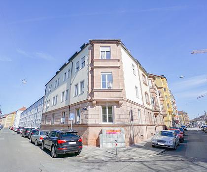 TRAUMHAFTER ALTBAUFLAIR! Geräumige 2-Zimmer-Eigentumswohnung in begehrter Lage von Nürnberg-Maxfeld.