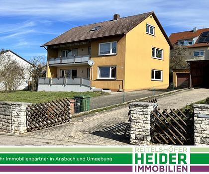 Wohnhaus mit 2 Wohnungen und Doppelgarage
