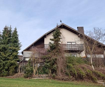 Villa in Ortsrandlage

-Als Mehrgenerationenhaus
-Für Wohnen und Arbeiten unter einem Dach