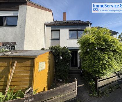 Renovierungsbedürftiges RMH mit ca. 101 m² WF, 4 Zimmern und Einzelgarage in gefragter Wohnlage