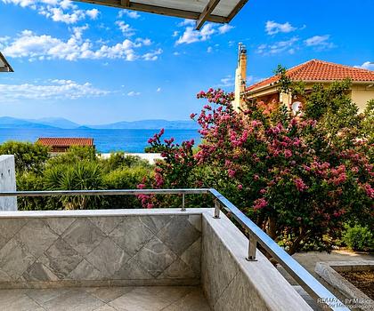 Moderne Luxus-Strandvilla am Golf von Korinth