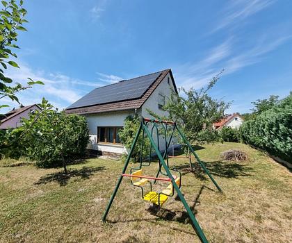 Modernisiertes Einfamilienhaus mit großem Grundstück, Doppelgarage und Burgblick ...