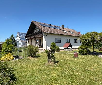 Großzügiges Zweifamilienhaus in TOP-Zustand in Hallerndorf/Willersdorf